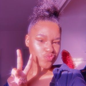 Meet your Posher, Nia